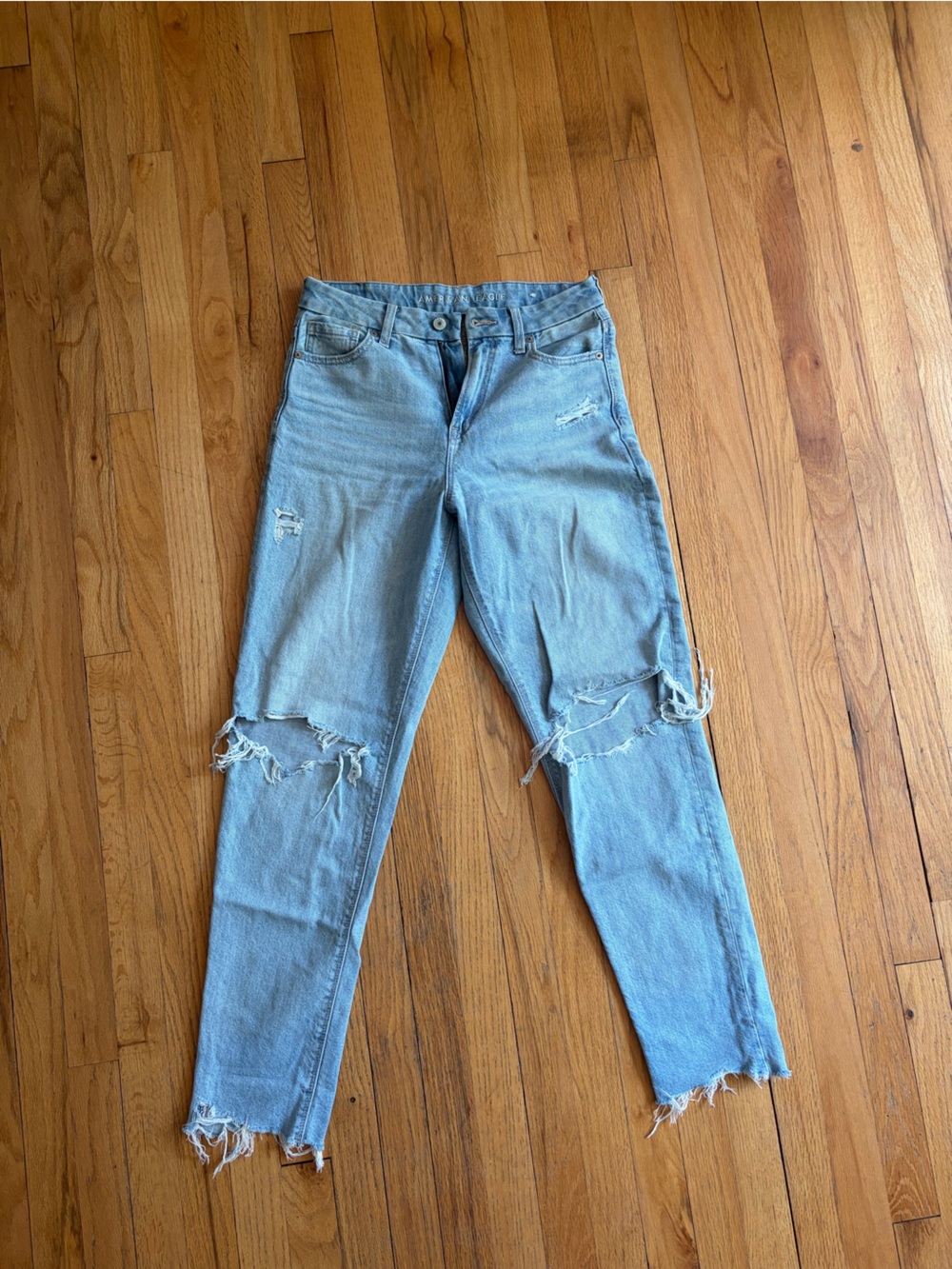 American Eagle Outfitters Light Blue Curvy Mom Jeans 4L